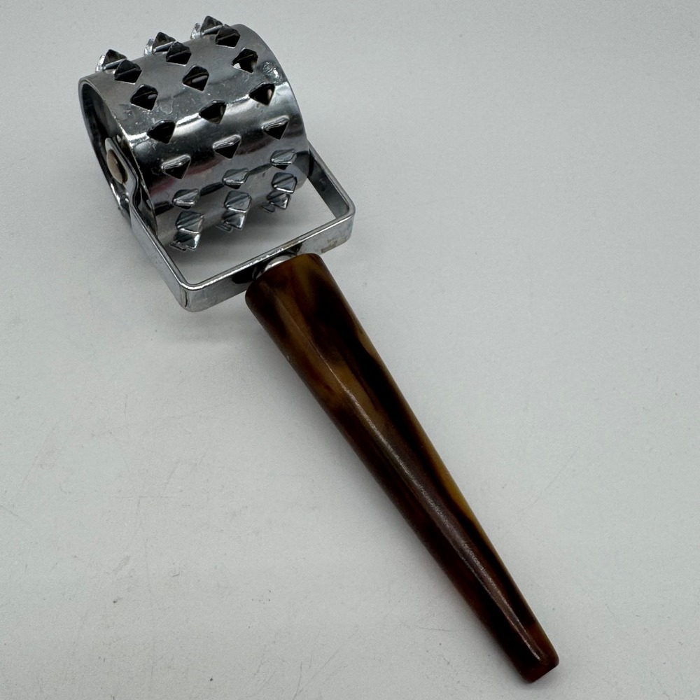 Vintage Langer Spiked Rolling Meat Tenderizer Marbled Bakelite Handle Tool MCM